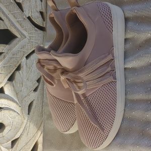 Big Buddha Size 9 Blush Slip on Shoes